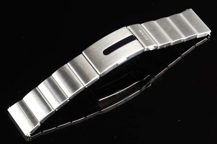 �uwena wrist pro�v�́u�V���o�[�v���f���uWB-11A/S�v