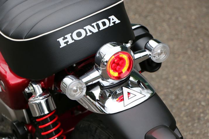 �e�[�����C�g��LED�����A���g���ȃX�^�C���Ɏd�グ���Ă���