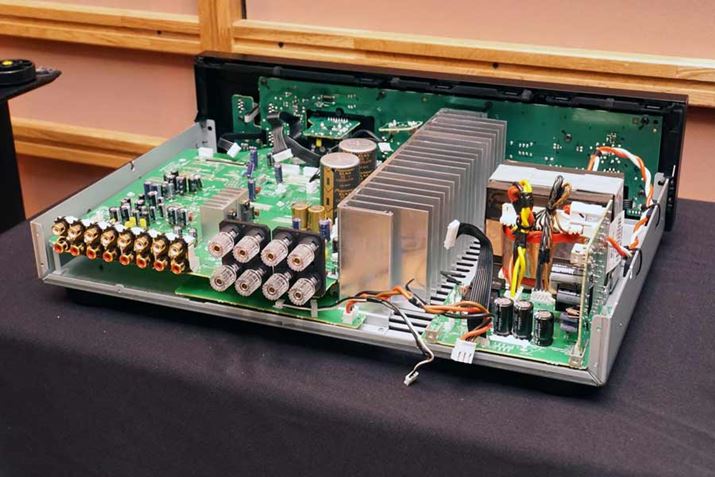 uA-40AEv̓BC̉Ɍ̂dp