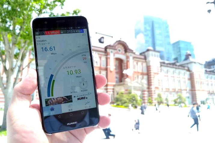 �i��SIM�ł́A�l�b�g���[�N�����G���鎞�ԑтɂȂ�Ǝv���ʂ�̑��x�������Ȃ����Ƃ�����