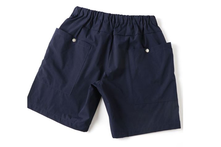 㕔ɂ2̑傫ȃXibv|Pbg𑕔