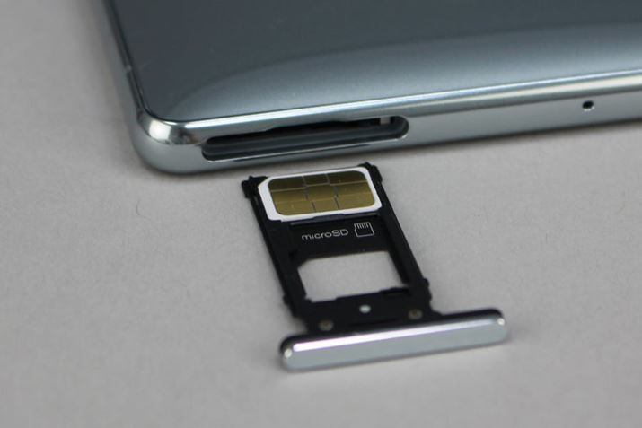 SIMJ[hmicroSDXC[J[h̋LXbg̓{fBʂɔ