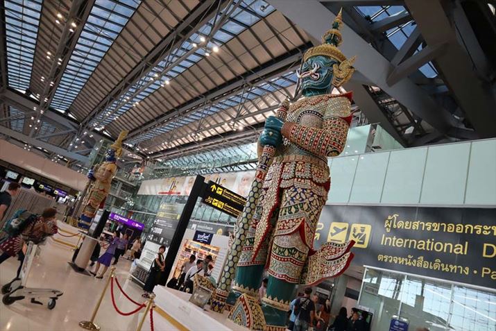 ^C̎sAoRŃuXiv[`vEOS Kiss MŎBe