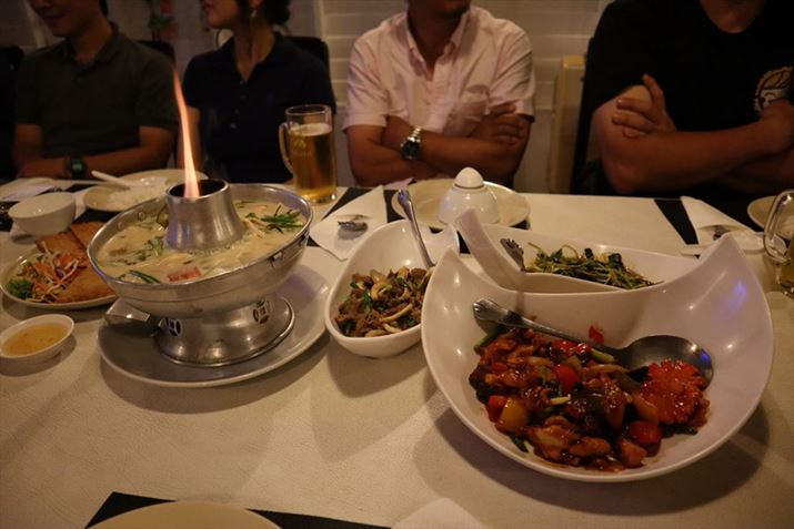 ʐ^́AO[J[オ鉊𐶂悤ȘIoɂĎBe