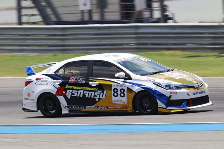 EOS Kiss MɁA100~I[o[̃YuEF600mm F4L IS II USMv𑕒ĎBe