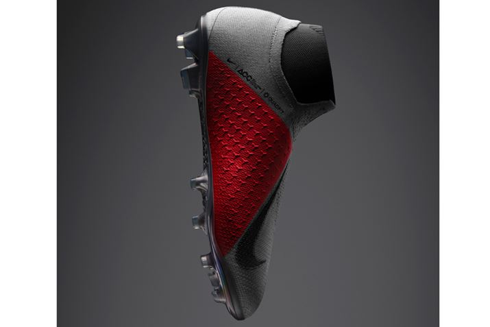 3p`̉ʃfUĆA{[Rg[̏dvGAIɂ킩悤ɁAԂߏグĂ