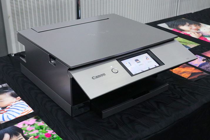 �ŏ�ʃ��f���́uXK80�v�B6�F�n�C�u���b�h�C���N���̗p����