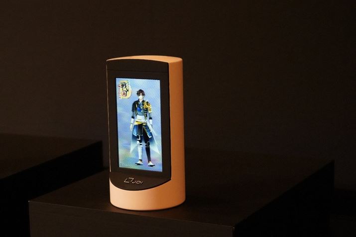 5.5�^�̉�ʓ��ɗ��̂̃A�j���L�����N�^�[�������ł���uLF-MIC�v