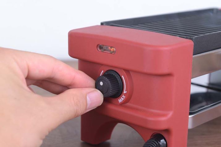 �_�C�������񂵂ĉ��M���J�n�B5���قǉߔM���āA�v���[�g���\�����܂��Ă���H�ނ��悹��