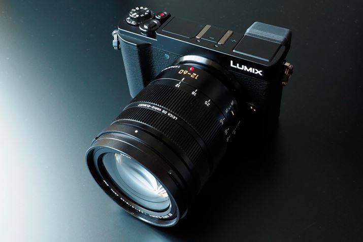 LEICA DG�����Y�͌��w���\�D��̂��߃����Y�͑傫�߂����A�d�ʂ����قǂȂ��̂Ŏ��������̂͋�ɂȂ�Ȃ�