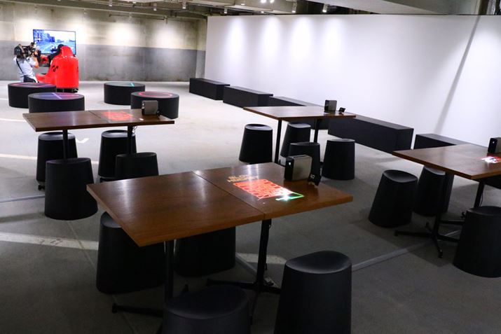 uXperia TouchvȂǂXy[X