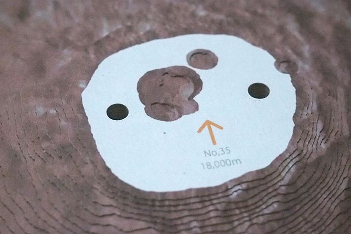 35ځi18,000mj܂ŐiނƁAΌ̕GȒn`Ă܂