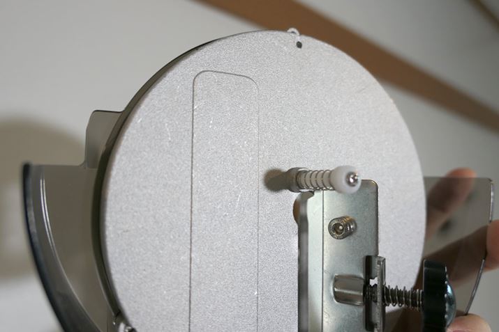 �X���Z�b�g����P�[�X�̒�ʂɂ́A�M�`�������悢�A���~�f�ނ�z�u