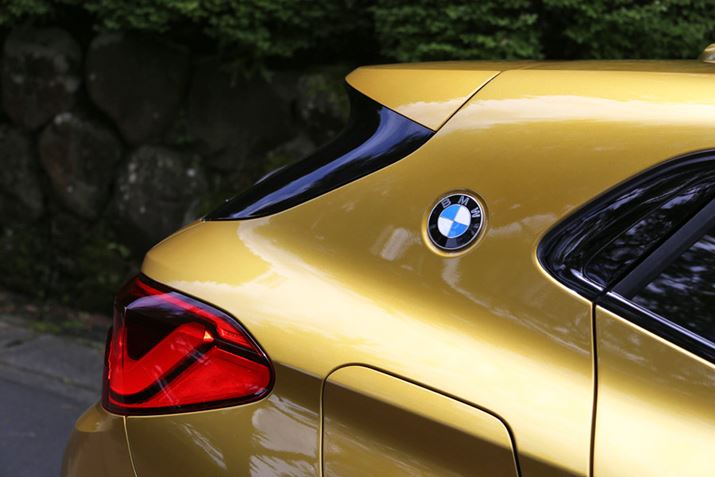 BMW X2Cs[BMW̃GutĂ邱ƂŁAN[ył邱Ƃ\Ă