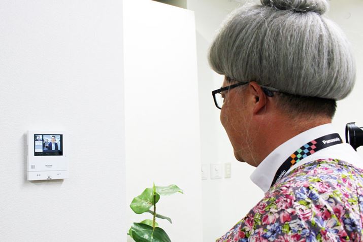 ʘb̎Ƃ̃j^[e@ɂ́ArfIʘbĂl̊炪fo܂