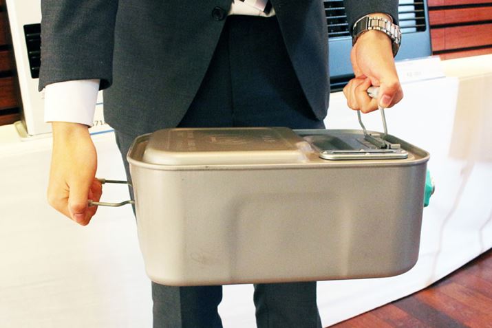 3�@��Ƃ��^���N�e�ʂ�9L�B��e�ʂł����A����Ŏ��Ă�H�v������Ă���̂ŁA�Ў�Ŏ����͒f�R���N�I