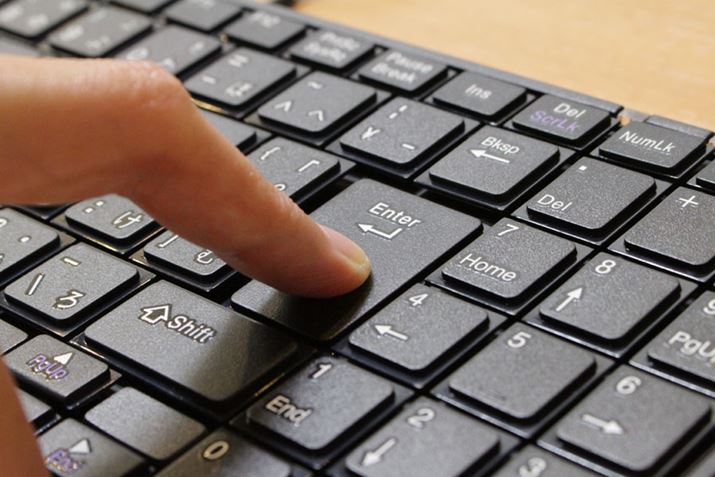 Xg[N5i̒ōł󂭁AL[m̊ԊuȂ苷RpNg݌v