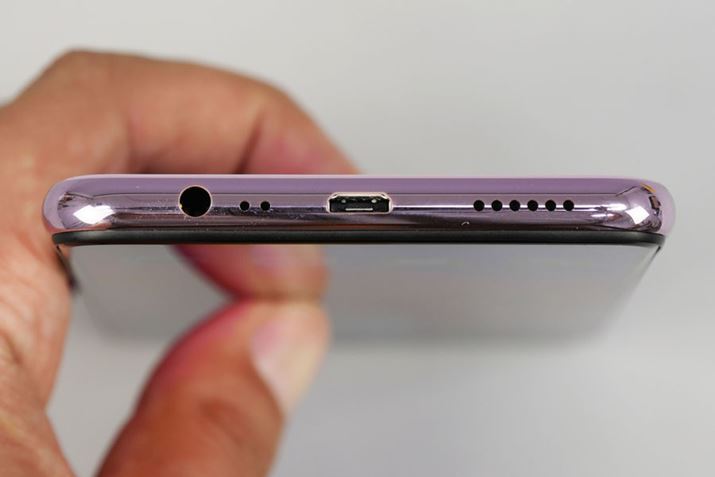 {̒ʂɂ̓CzWbNmicroUSB|[g𓋍ڂ