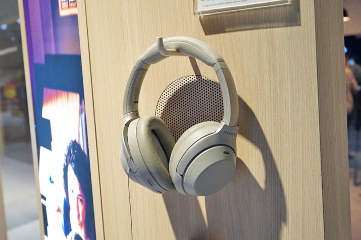 �uWH-1000XM3�v�̃v���`�i�V���o�[