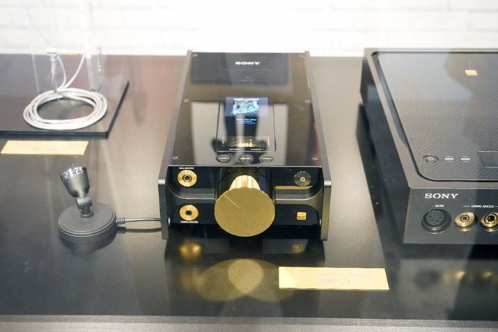 ���܂�ɋ���A�����ăS�[�W���X�ȁuDMP-Z1�v