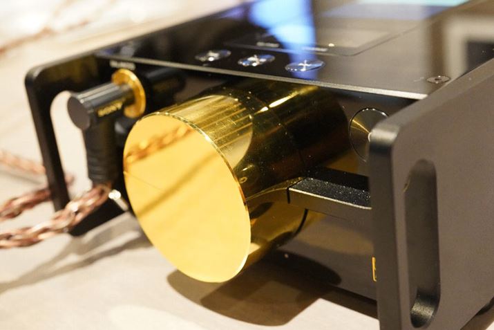 �ʏ��Hi-Fi�I�[�f�B�I�p��4�A�{�����[���ɋ����b�L���{�����J�X�^���d�l