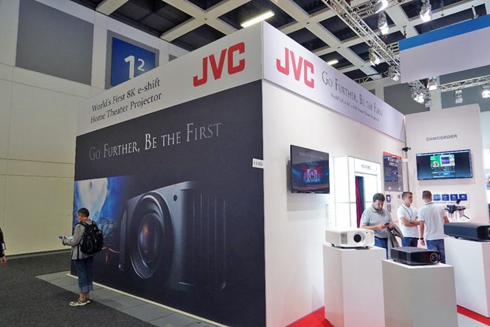JVC�͉��B��8K/4K�v���W�F�N�^�[�̍ŐV���f�����I