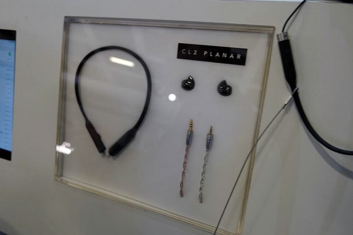 pbP[W2ނ̃P[uBluetoothA_v^[𓯍