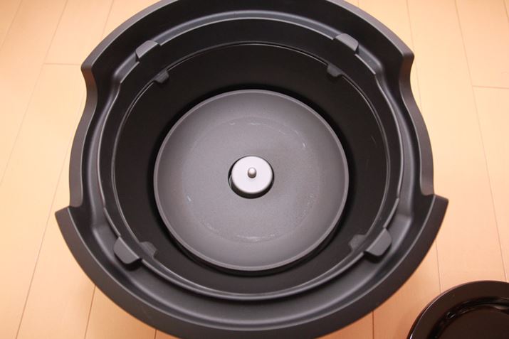 ܂ǂdC̓y̒ɂ͖{̂ƂȂZT[ߍ܂Ă܂