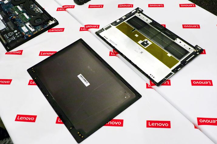 ��ʂɂ�ThinkPad�Ƃ��Ă͏��ƂȂ�A���~�j�E���f�ނ��g�p