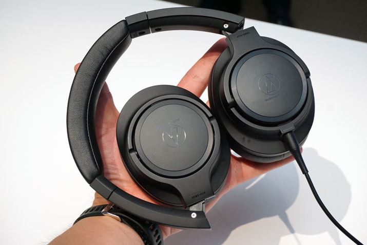 uATH-SR50vB͕ЏõoXP[uƂȂ