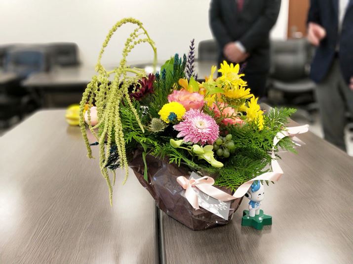 ̉ԂɃsg킹AwiڂBԂƔwi̋E̎Rȏɒڂ