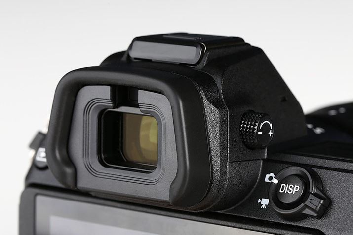 369hbgŔ{0.8{EVF𓋍ځB傫ĎRȌ̃t@C_[ɎdオĂ