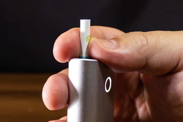 ���킶��Ɨ͂����Ă��Ȃ��Ȃ��ׂ�Ȃ��J�v�Z���B��C�ɃO�b�Ɨ͂�����̂��R�c��