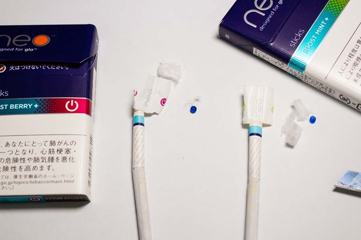 �u�l�I�E�u�[�X�g�E�x���[�E�v���X�E�X�e�B�b�N�v�̒�����o�Ă����J�v�Z���́A�ӊO�ɂ��ԐF�ł͂Ȃ�����