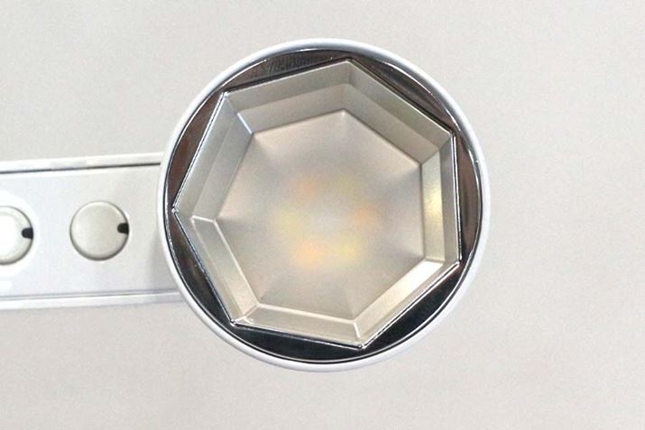 p`̃tN^[ɂLEDނoɂȂ炸Aڂɂ₳Ɩ