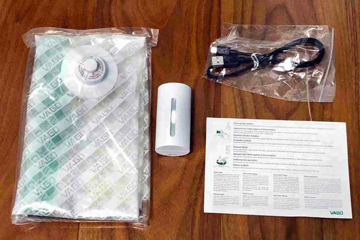 pbP[W̒ɂ́A{̂Ɛpk܁iMTCYjAmicro USBP[uA戵Ă܂