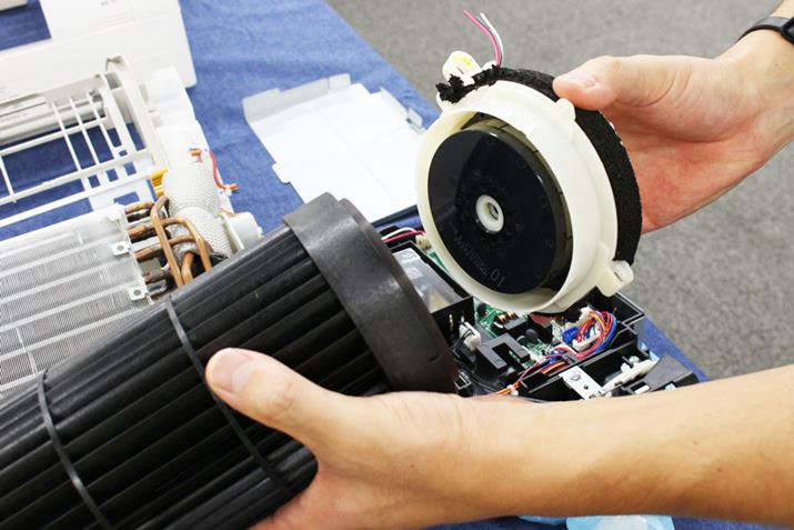 t@̑ɂ͎΂ĂA̎΂găt@]Ă܂