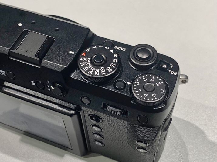 p̃_CA{^ނ͉EɏWĔzuĂ܂