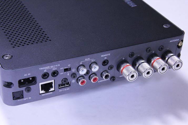 uWXA-50v̔wʃC^[tFCXBAiOłȂAUSBLLANAfW^ȂǁAfW^n̓͌nLx