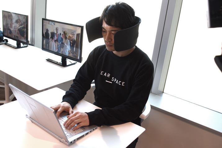 X^bt̒jɒpĂ̂AuWEAR SPACEv