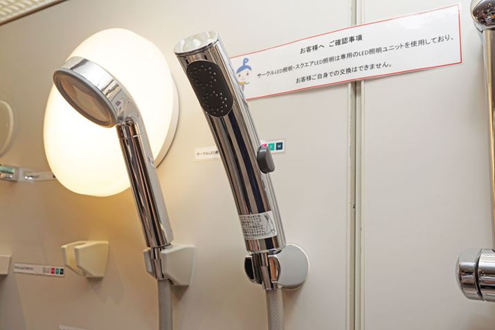 ׂȃXN[̃V[Ŕ玉uGXePAV[viEjƁAuWV[vij