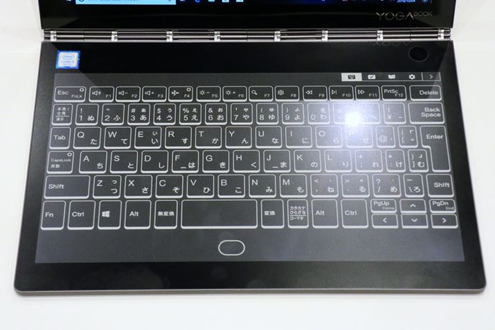 �u���b�N�̃��_���L�[�{�[�h�B��O�́����^�b�`����ƁA�X�y�[�X�L�[�����Ƀ^�b�`�p�b�h���\�������