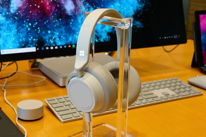 N2019Nɓ{ł邱Ƃ܂Surface Headphones