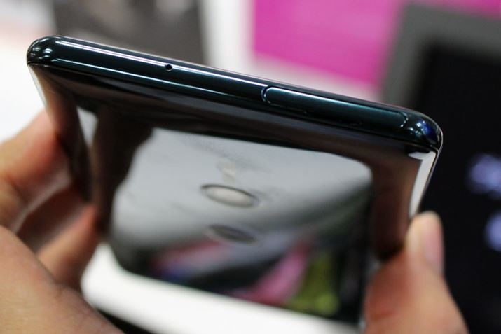 ۂ݂тт{fBXperia XZ2ƋʂA10mmƂŌgѐ͉Pꂽ