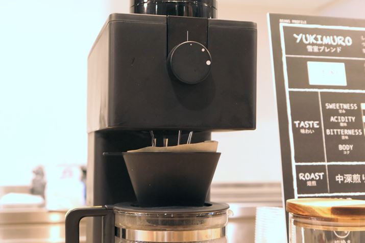 hbvV[̕oƃhbp[Ƃ̊Ԃɂ͖2cm̌Ԃ̂ŁAV[̗lqĊy߂܂