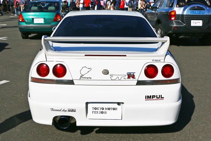 Wԗ̌㕔ɂ́AjuNNƕxmXs[hEFČ`͂XebJ[I