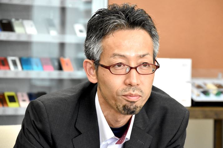 KDDI �R���V���[�}�c�Ɩ{�� �R���V���[�}�p�[�g�i�[�J�����}�l�[�W���[�̌ˑ����ꎁ