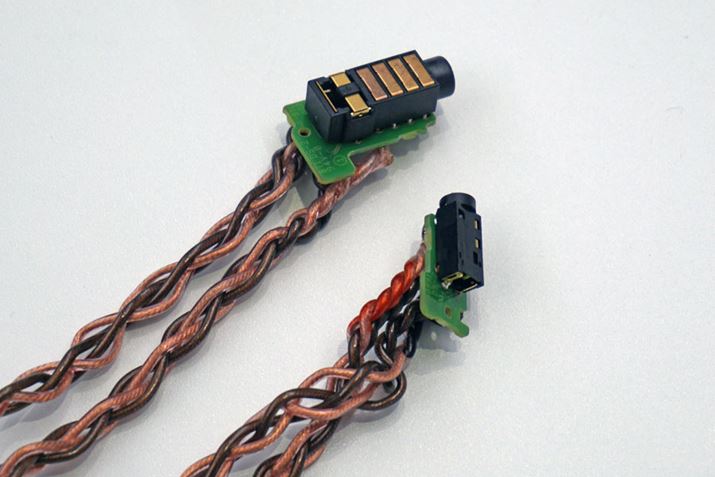 AiOƃwbhzo͂̊Ԃɂ̓Lo[P[ugp