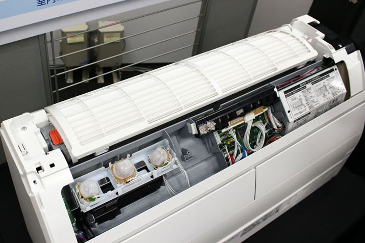 �G�A�R���̏㕔�ɂ���̂��A�N�e�B�u�N���[���t�B���^�[�B0.1�`2.5��m�̗��q��99���������܂�