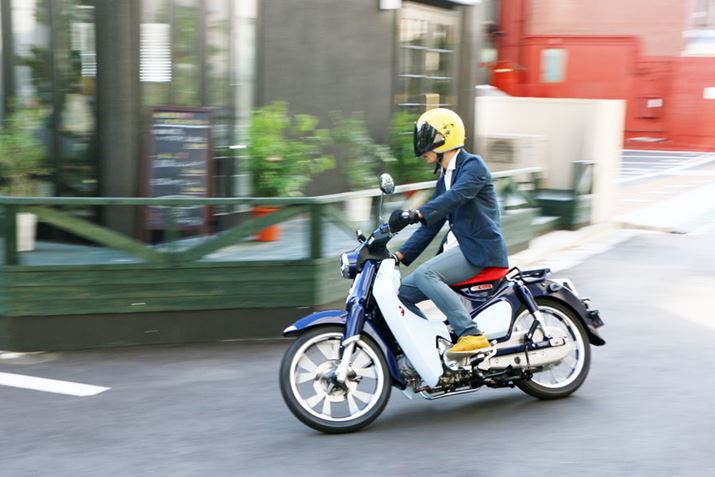 �X���̋Ȃ���p����y�����n���h�����O�͂��̂܂܂ɁA���芴�������������͈���